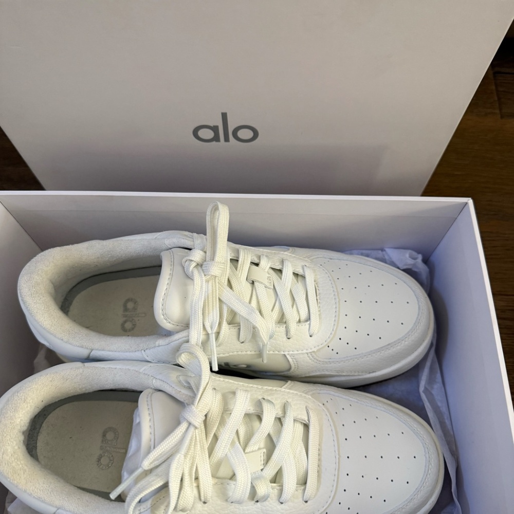 Alo Yoga Recovery Mode Low-Top Sneaker In White - Picture 3 of 6